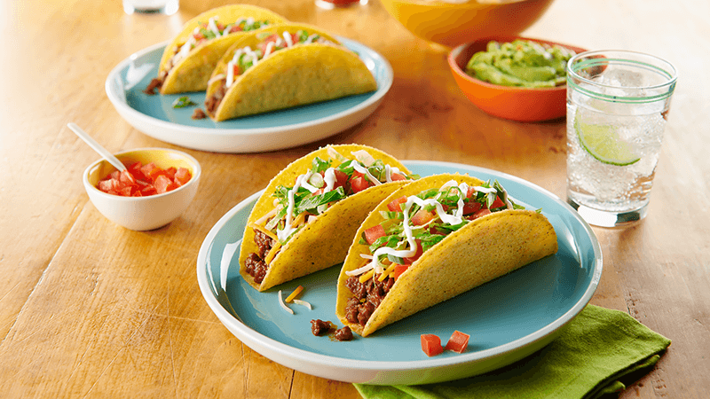 beef tacos with lime drink
