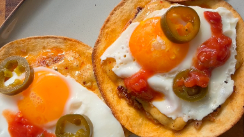 A omelette putting on the taco